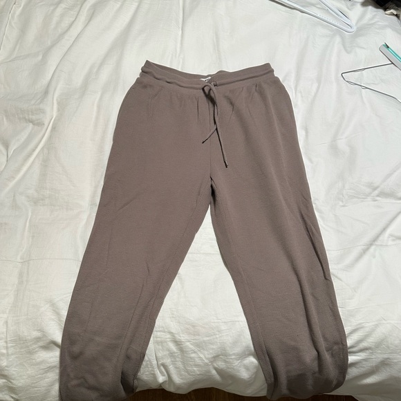 SUNDAY BEST Aritzia sweatsuit in taupe - Picture 4 of 6